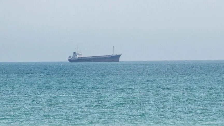 Strait of Hormuz transit gradually accelerates, easing high shipping costs