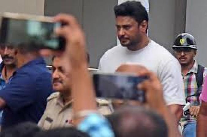 Film star arrested over fanâ€™s murder