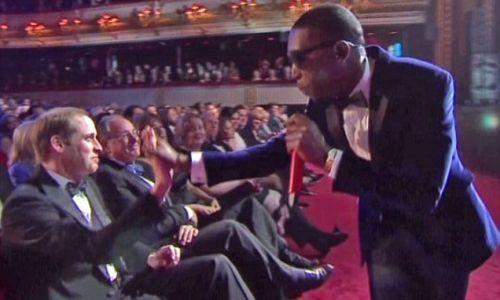 Nigerian music superstar causes stir at British awards