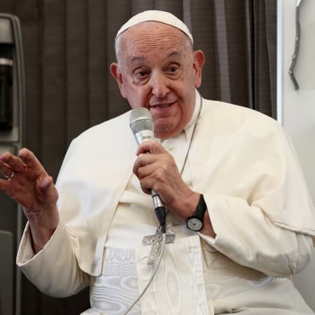 Pope criticizes Harris and Trump, tells US Catholics to choose ?lesser evil?