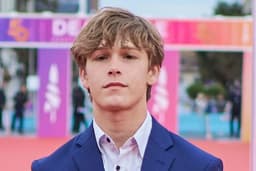 Actor dies after falling from moving vehicle