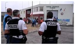 Inmate takes 5 prison officers hostage in France