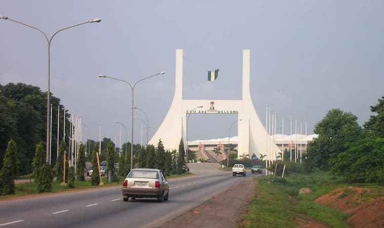 Abuja residents raise alarm over cracks in walls, compromised foundations