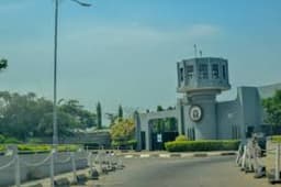 Robbers raid UI hall, dispossess students of valuables