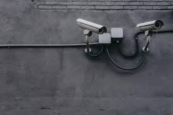 5 simple home security tips for people living alone