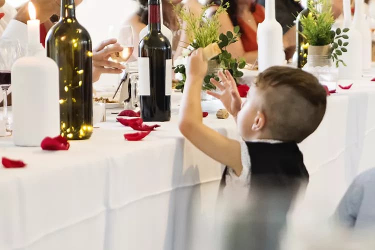 Woman leaves cousin's wedding after discovering other kids were invited but not her own