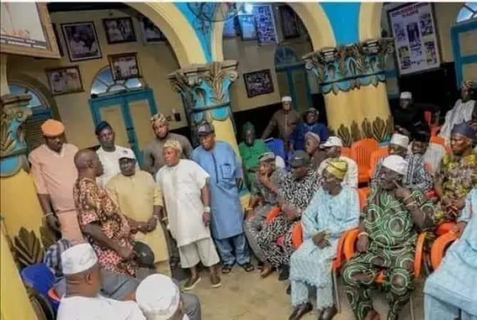 Lagos monarch dethrones six chiefs for attending Labour Party campaign