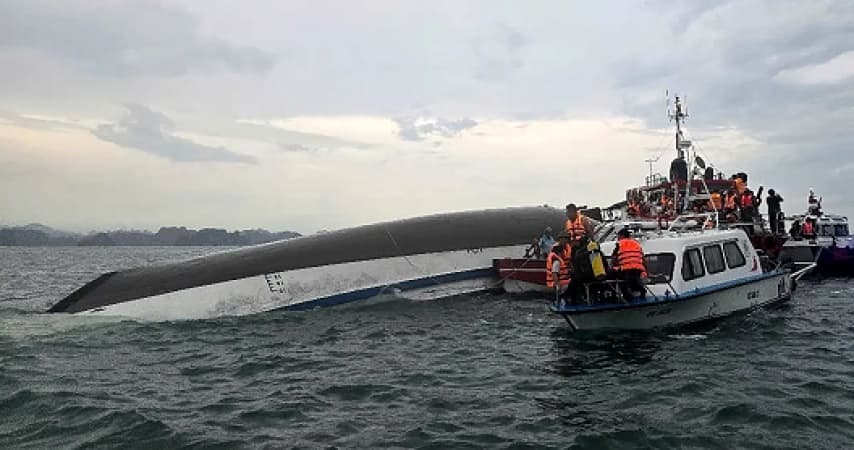 Dozens dead after tourist boat capsizes in Vietnam