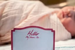 Pregnant woman shuts down husband's request to name their daughter after his late wife and baby who died in childbirth