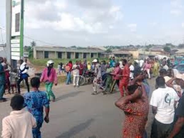 Driver crushes pupil in Osun, runs to police station