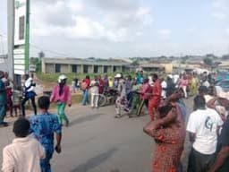 Driver crushes pupil in Osun, runs to police station