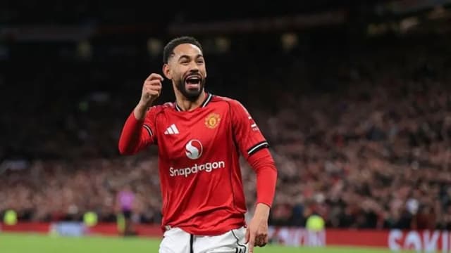 Man Utd claim third win in a row in six-goal thriller