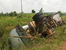 Fuel spills as another tanker falls in Niger