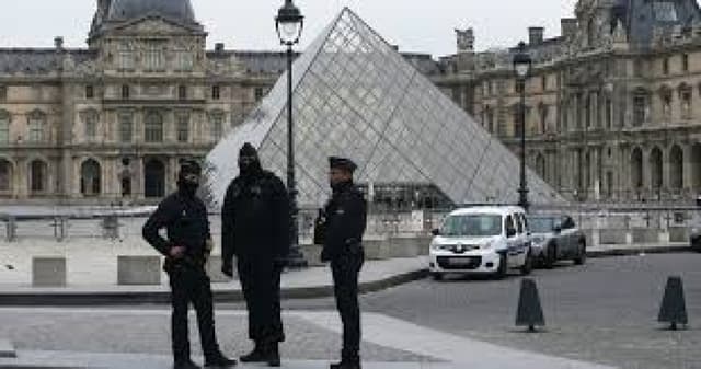 Paris prosecutor 'deeply regrets' disclosure of Louvre suspect arrests