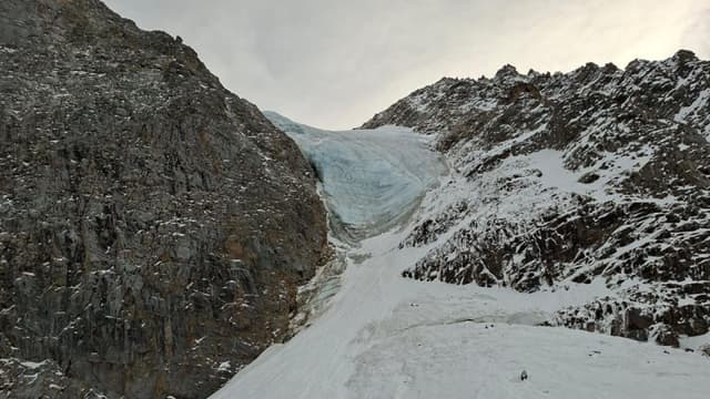 Avalanche in Italy kills five including father and daughter