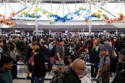 South Korea bans flights as 500,000 take crucial university admission test