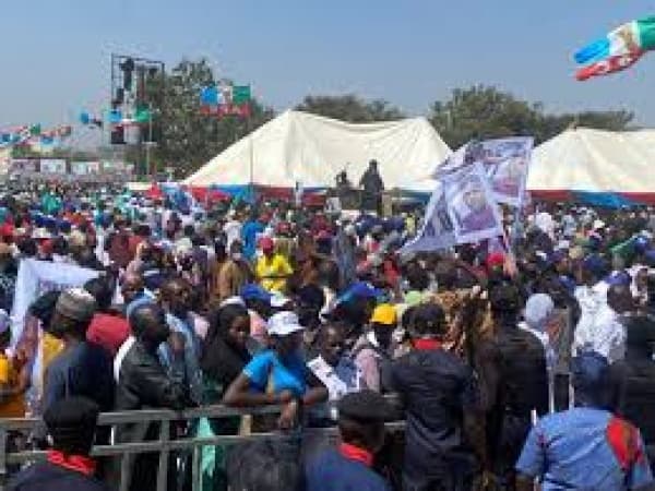 Nentawe, Akpabio arrive venue as Plateau PDP, LP bigwigs decamp to APC