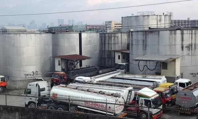 Depot petrol price falls to N880.5 per litre as competition heightens