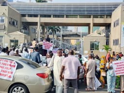 Contractors block finance ministry over debt