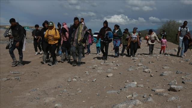 US revokes visas and imposes restrictions on Mexicans for 'facilitating illegal immigration'