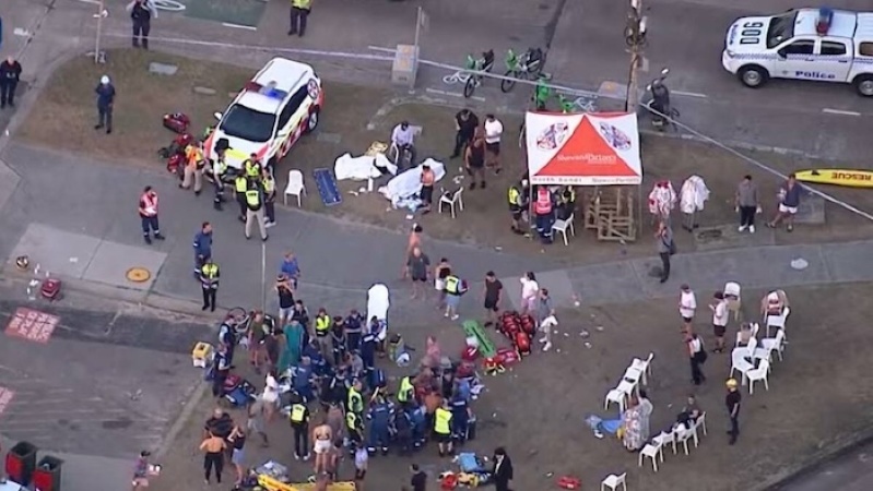 At least 10 dead, 12 injured in Australian beach shooting