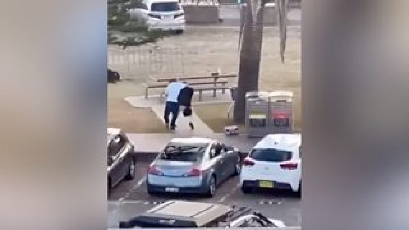 'Hero' who wrestled gun from Bondi shooter named as Ahmed al Ahmed