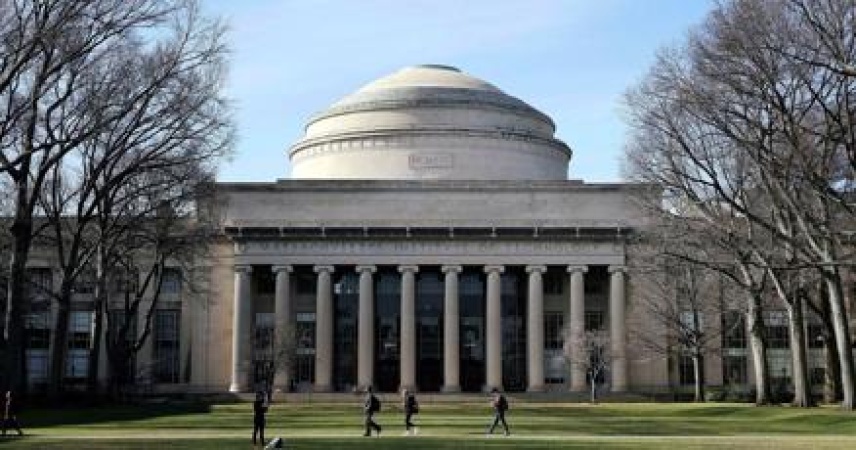 Professor shot at his US home dies in hospital