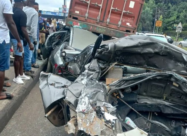 Driver absconds as truck kills 2, injures 3 others in Lagos