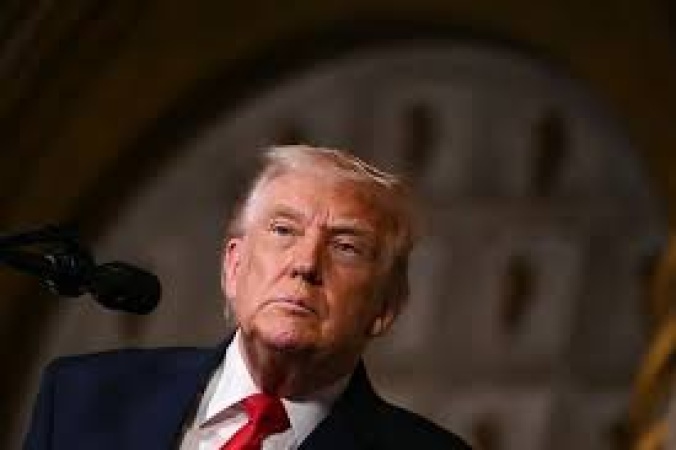 ‘It’s perpetuated this news cycle’: Frustration mounts in Trump’s orbit about messaging on latest Epstein documents