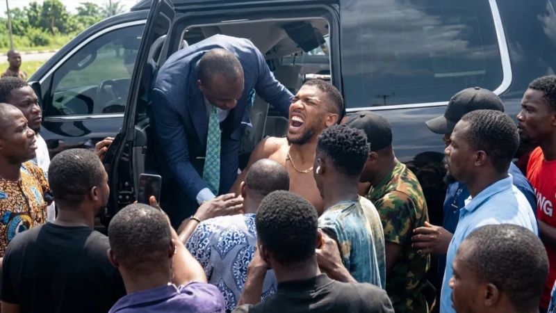 Bystanders stole Anthony Joshua’s phone at accident scene — Uncle