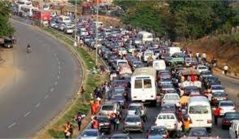 Massive gridlock along Kaduna-Abuja highway, motorists stuck
