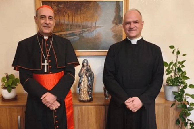 Vatican extends olive branch to traditionalist group threatening break from Rome