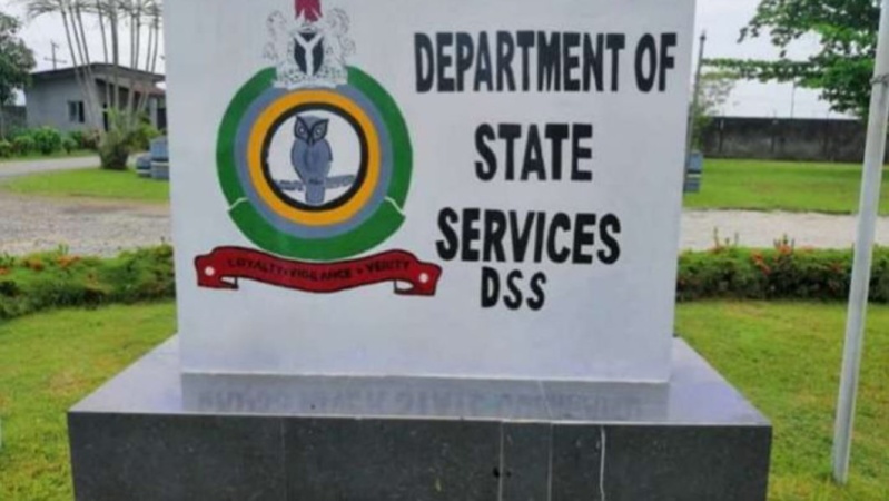 BREAKING: Ifeanyi in trouble as Governor, other top government officials storm DSS Headquarters to take custody of Walida