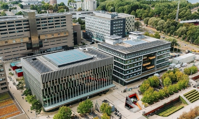 Netherlands reverses English-degree curbs with $1.7B push to attract international students