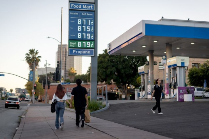 Oil prices rise after Trump issues ultimatum and Iran threatens to close the Strait of Hormuz indefinitely