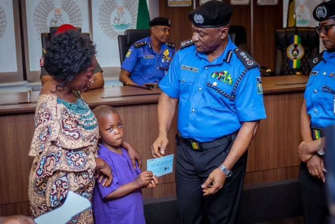 IGP Disu honours Police Officers who died in active service, presents N185m to next-of-kin