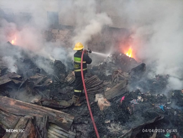 Billions lost as fire razes market, aluminum tower in Lagos