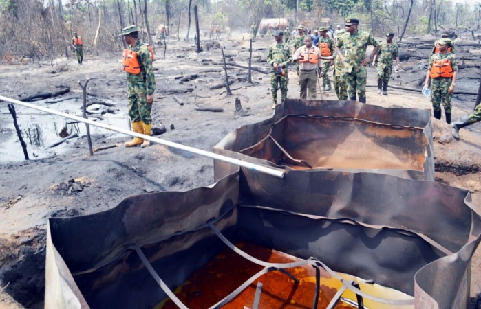 Navy dismantles reconstructed illegal refinery