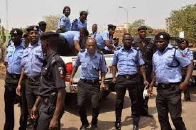Angry mob detains police officers mistaken for kidnappers