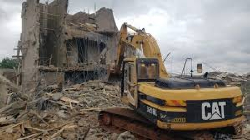Anambra Govt demolishes two-storey building to prevent imminent disaster