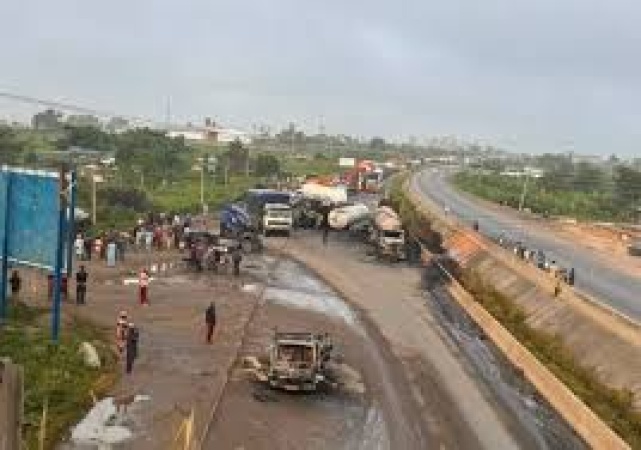 Five killed, eight injured in multiple-vehicle crash on Lagos-Ibadan expressway