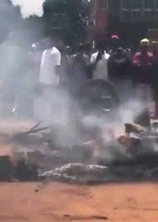 Mob kills woman accused of child theft, burns body in Kaduna