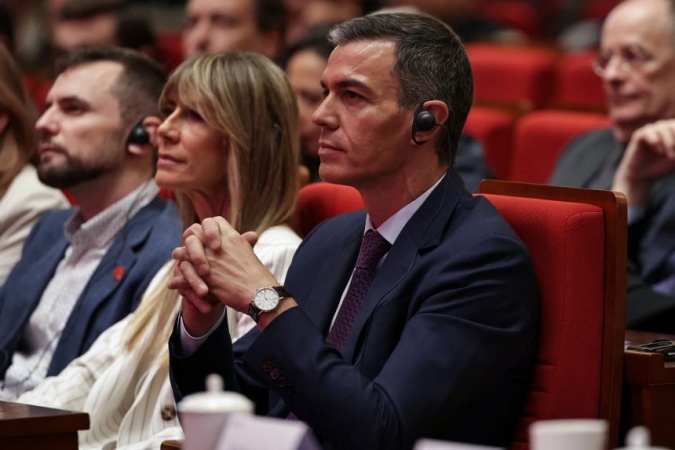 Wife of Spanish PM forbidden to leave country as corruption probes pile up