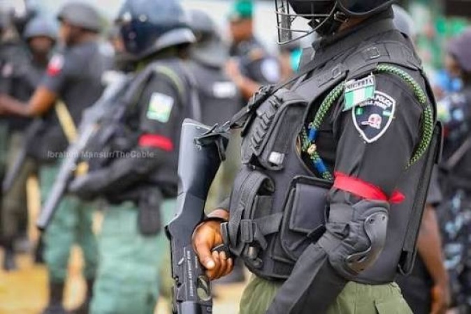 Police arrest two suspects, recover firearm after violent altercation in Abia
