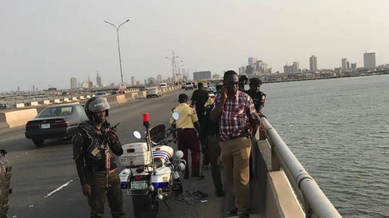 Just In Woman Alights From Cab Jumps Into Lagos Lagoon News Express Nigeria